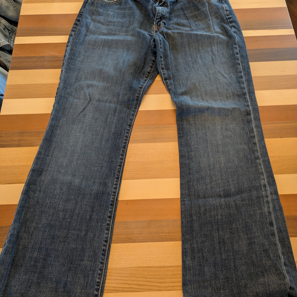 GAP Curvy Low rise Slightly Distressed